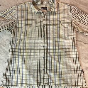 Patagonia Men’s L Short Sleeve Button Down